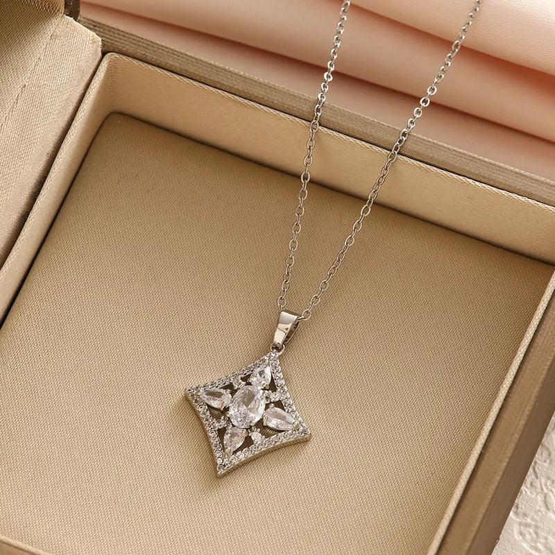 COLLAR TRIANGULO CUBIC SILVER