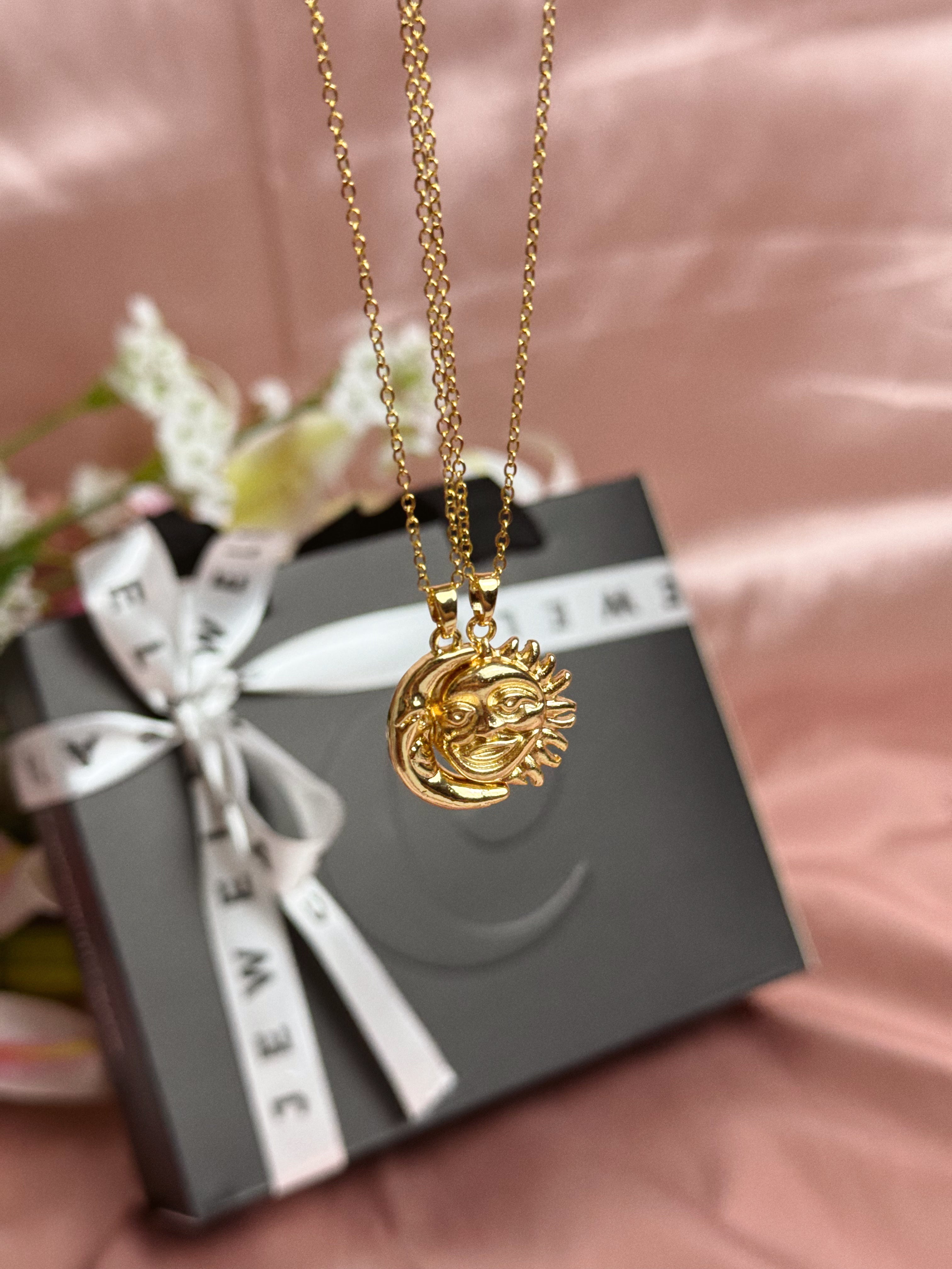 COLLARES THE MOON AND SUN GOLD