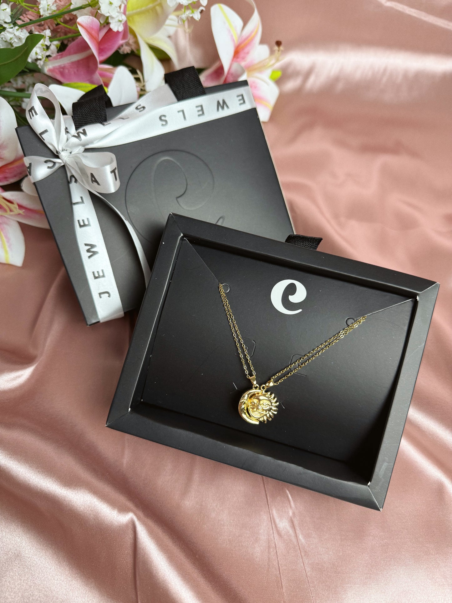 COLLARES THE MOON AND SUN GOLD