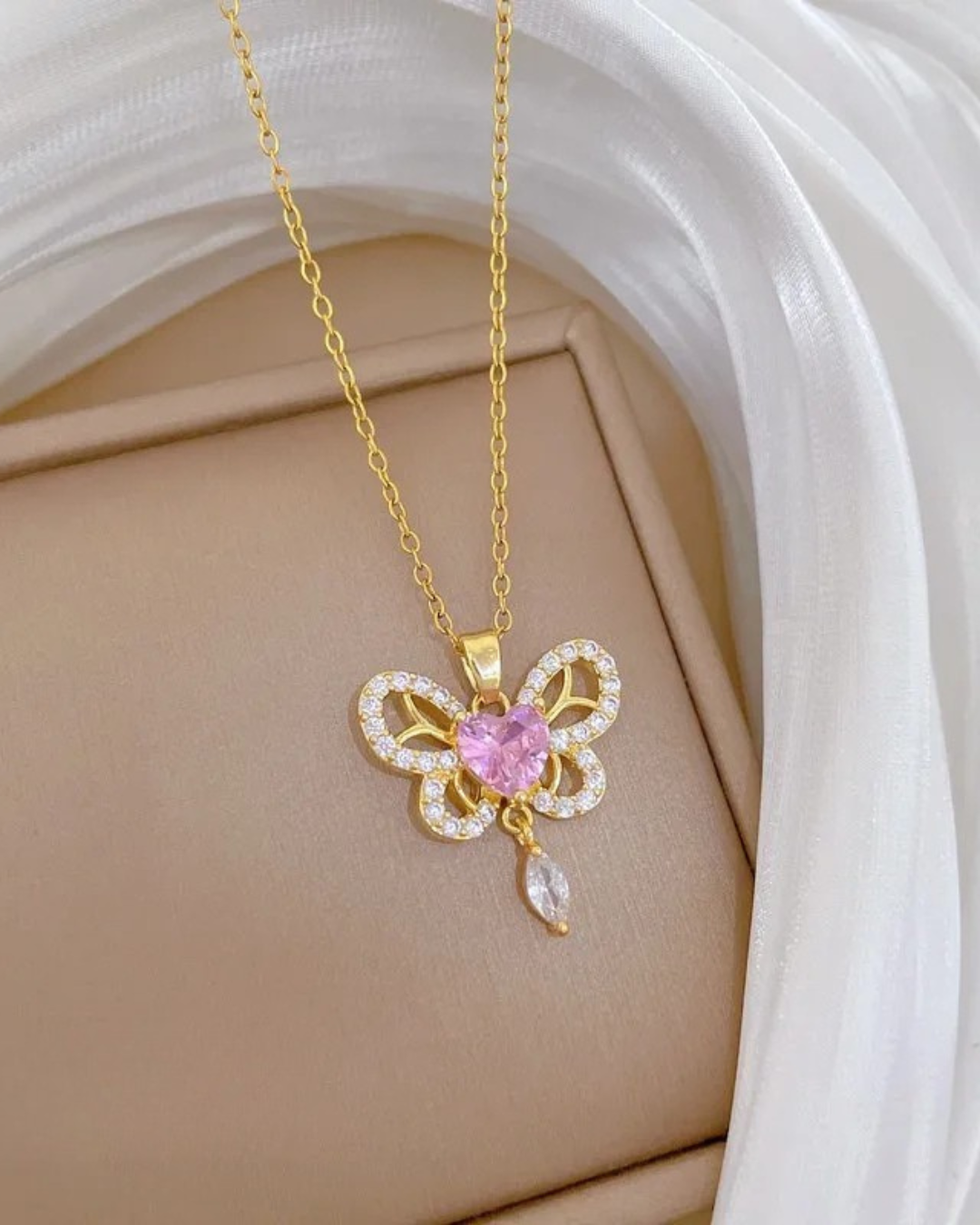 COLLAR MARIPOSA HEART CHARMIE