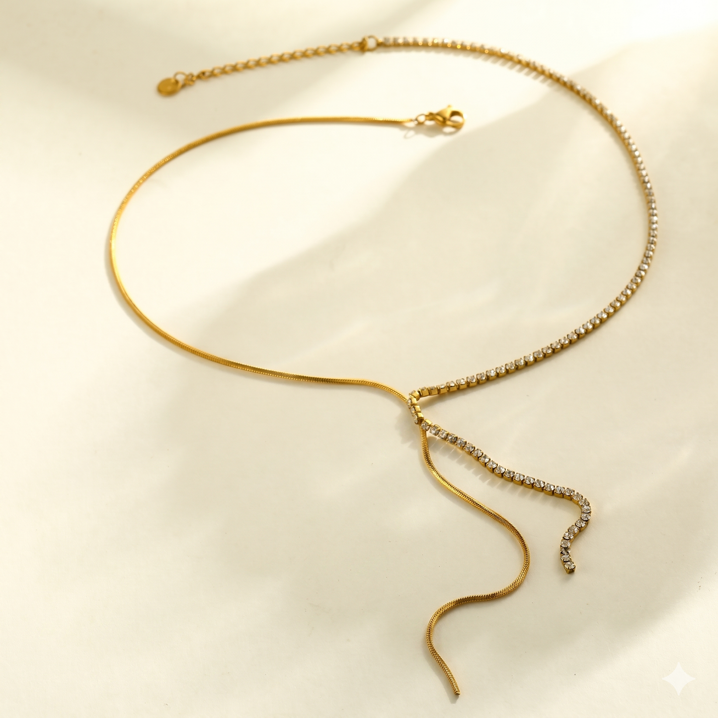 COLLAR CORBATERO MOVEMENT