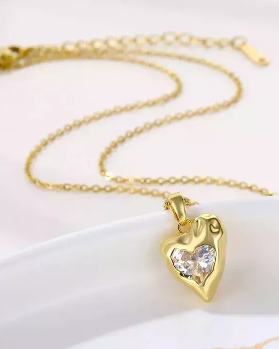 COLLAR AESTHETIC HEART